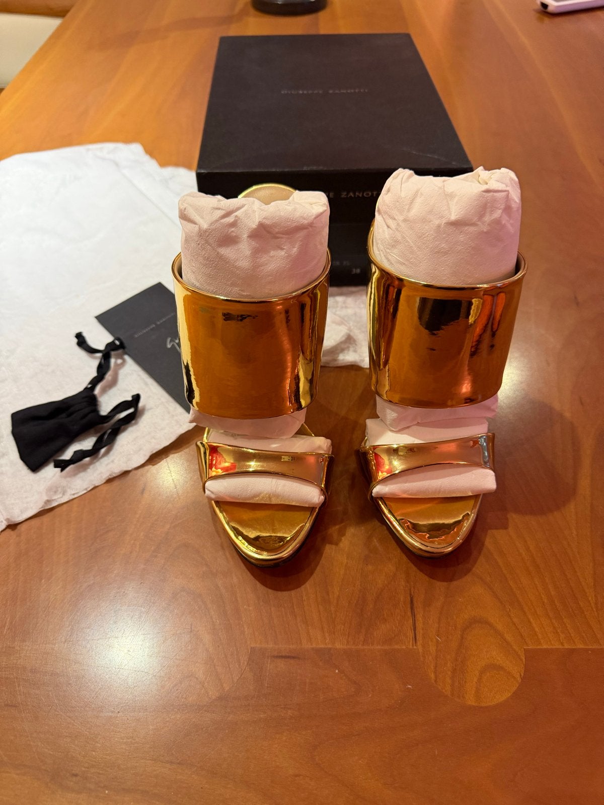 Giuseppe Zanotti Design Gouden Muiltjes Maat 38, Kleding | Dames, Ophalen of Verzenden, Zo goed als nieuw, Overige kleuren, Sandalen of Muiltjes