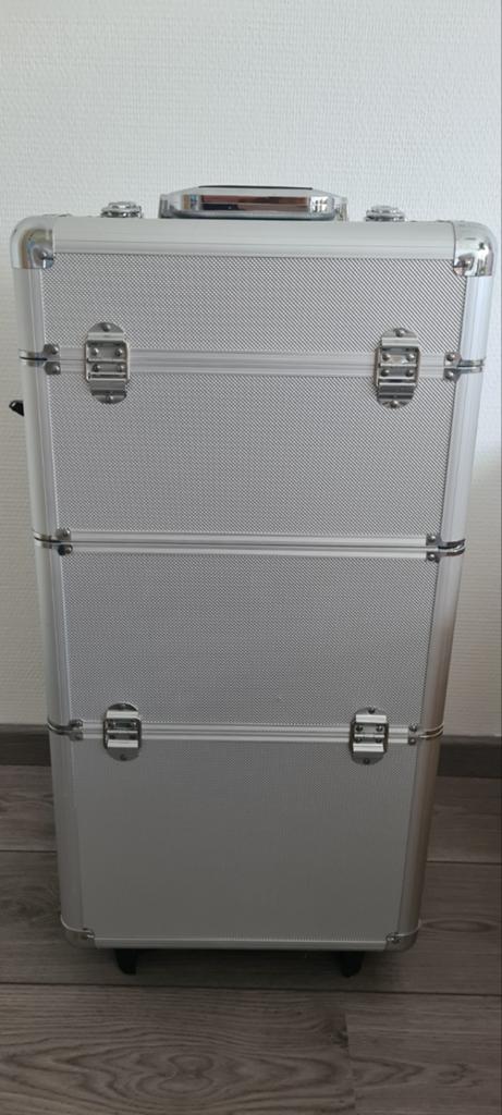 Trolley nagelstyling, Ophalen