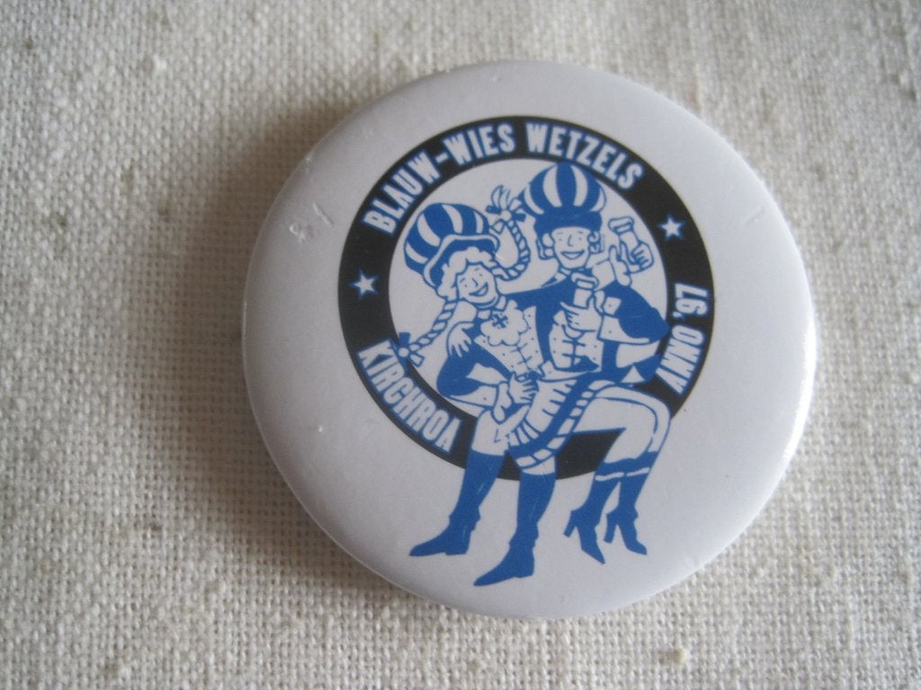carnavals button blauw wies wetzels kerkrade, Ophalen of Verzenden, Overige onderwerpen