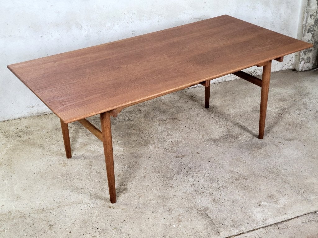 Hans J. Wegner AT327 eettafel voor Andreas Tuck, Denemarken, Gebruikt, Eikenhout, Vijf personen of meer, 150 tot 200 cm