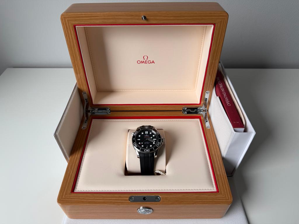 Omega Seamaster Diver 300M Zwart 42 (2022), Ophalen of Verzenden, Zo goed als nieuw, Zwart