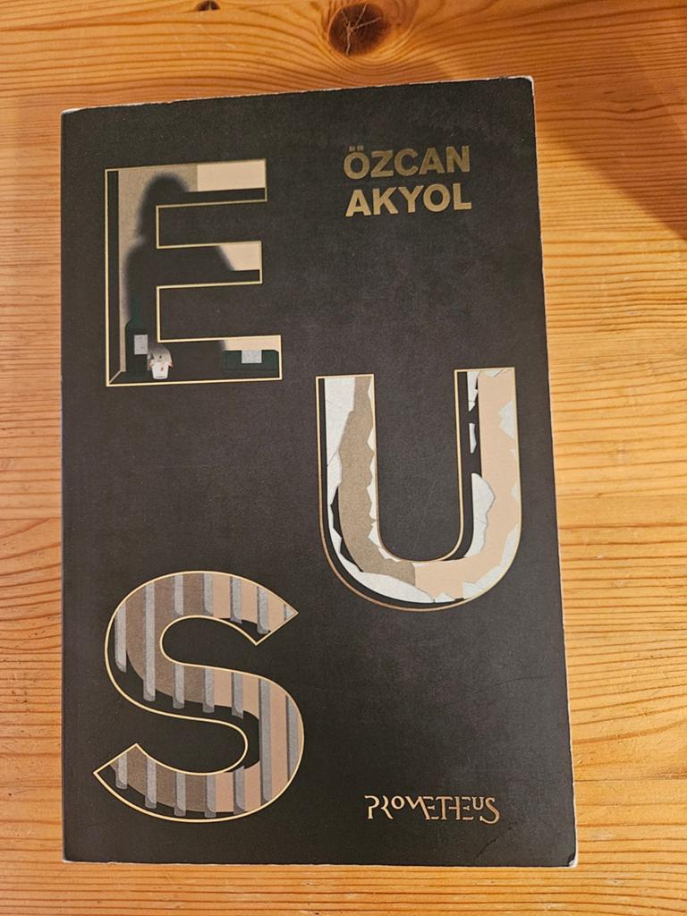 Eus - Özcan Akyol (Hardcover), Ophalen of Verzenden, Zo goed als nieuw, Özcan Akyol, Nederland