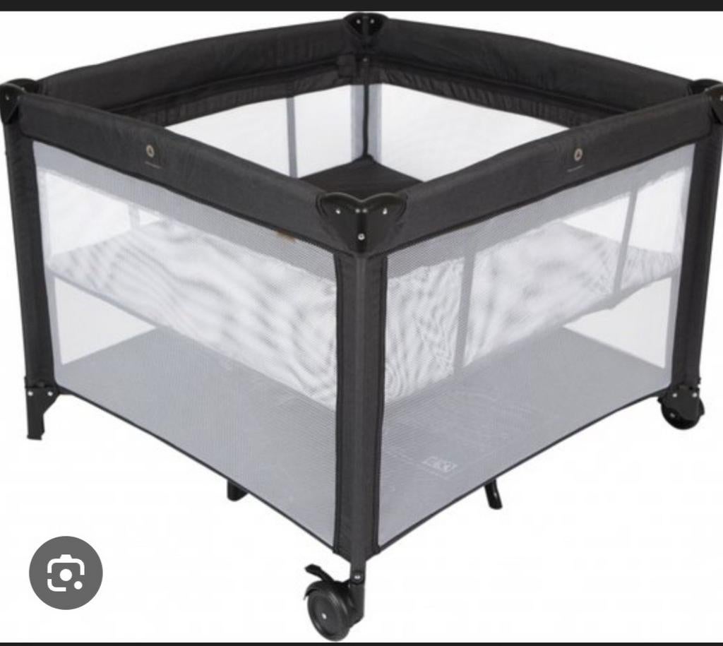 Topmark camping bed/box met wieltjes, Ophalen, Zo goed als nieuw, Wieltjes