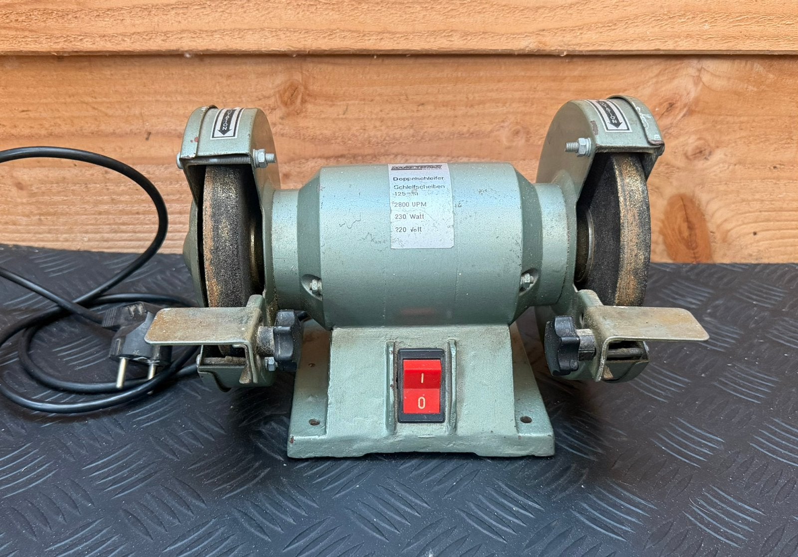 Werkbank slijpmachine 125mm 220v, Ophalen of Verzenden, Zo goed als nieuw, Minder dan 700 watt, Werkbankslijpmachine