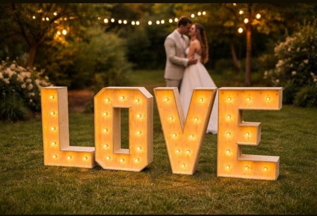 LOVE licht letters backdrop bruiloft feest, Hobby en Vrije tijd, Feestartikelen | Verhuur, Ophalen of Verzenden, Nieuw, Geboorte of Huwelijk