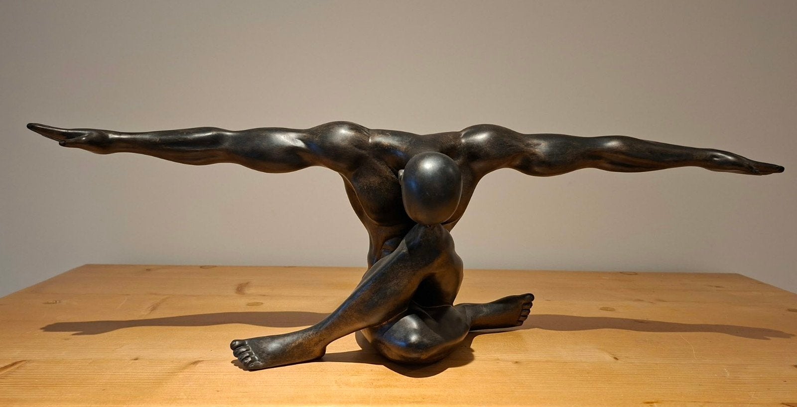Abstract bronzen beeld van een menselijke figuur, Ophalen of Verzenden, Brons, 20 - 50 cm, Beeld