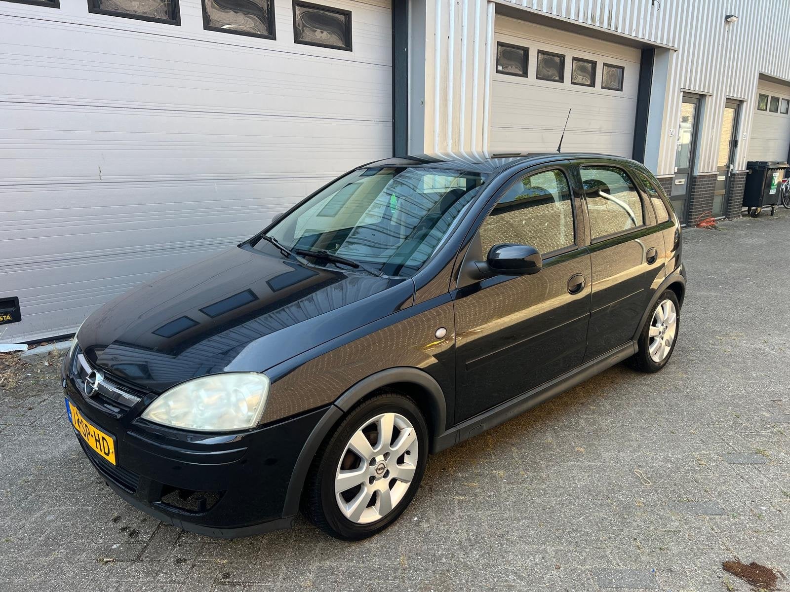 Opel Corsa 1.2-16V Silverline! Airco!, Voorwielaandrijving, Gebruikt, 31 €/maand, 4 cilinders