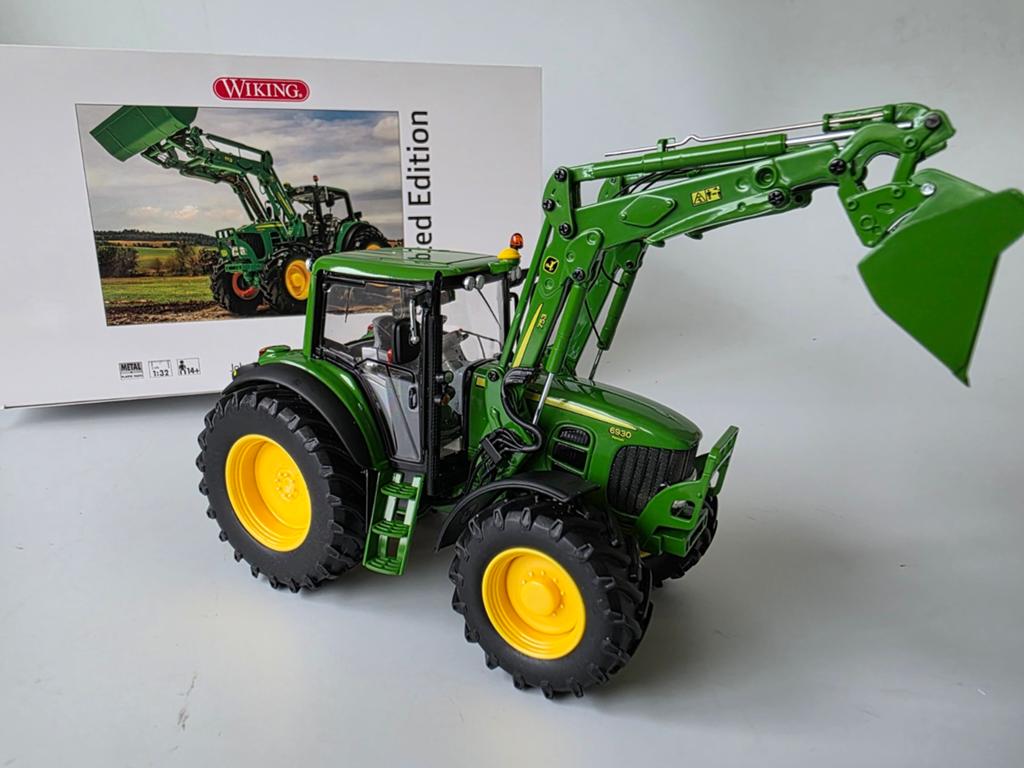 JOHN DEERE 6930 MET VOOR LADER LIM- ED 1000st WIKING 1:32, Ophalen of Verzenden, Nieuw, Tractor of Landbouw, Overige merken