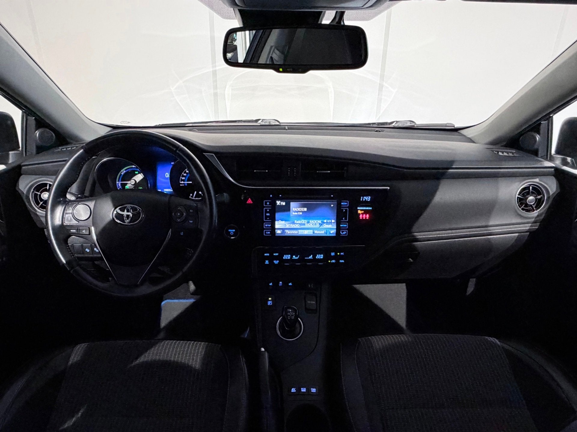 Toyota Auris 1.8 Hybrid Black Edition /Clima/Cruise/PANO/LED, Auto's, 28 km/l, Gebruikt, Euro 6, Blauw
