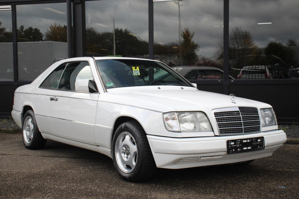 Mercedes-Benz 200-serie 200-500 (W124) 220 CE Automaat, ORIG, Auto's, Oldtimers, Stof, 2199 cc, 150 pk, Wit