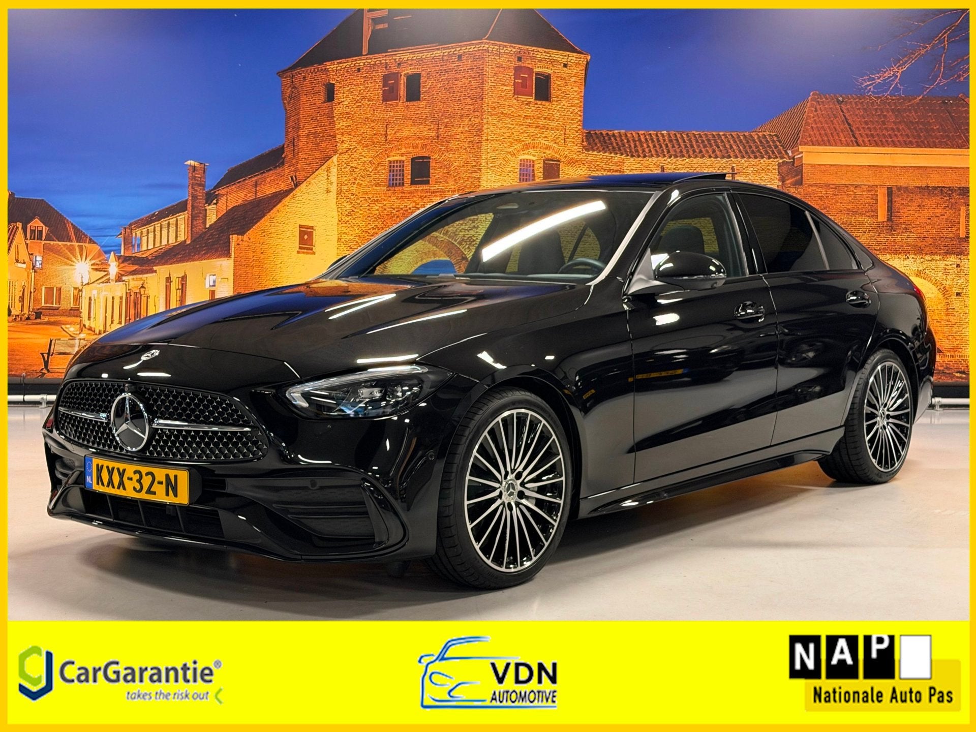 Mercedes-Benz C 180 AMG Line Aut Panodak 360 Camera Leer, Auto's, Automaat, Dealer onderhouden, Achterwielaandrijving, Zwart