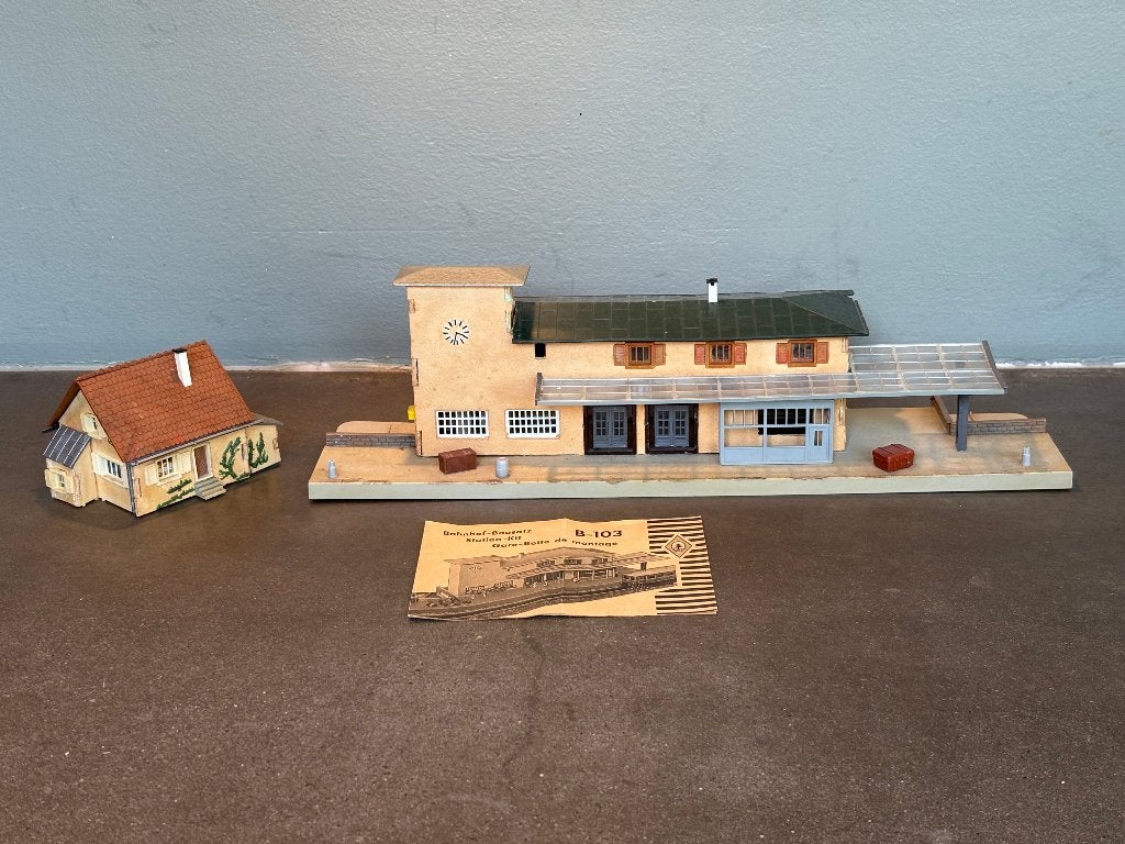 Faller 103 station Schönblick en huisje 272 jaren 50, Hobby en Vrije tijd, Overige merken, Gebruikt, Gelijkstroom of Wisselstroom