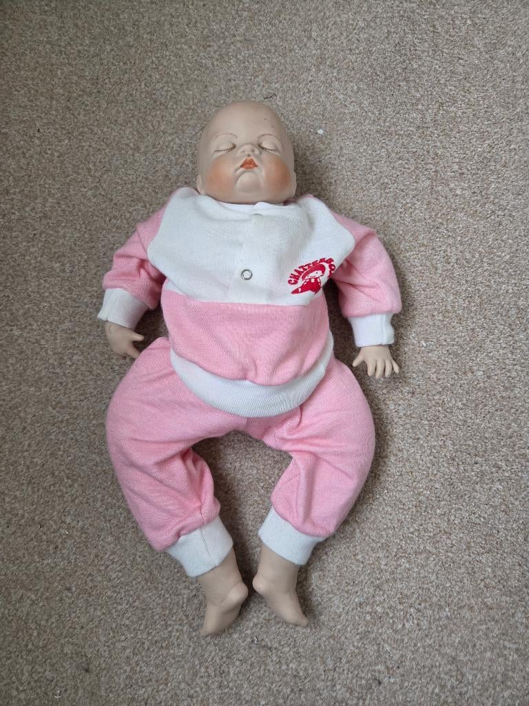 Vintage pop met porceleinen hoofd en ledematen, Verzamelen, Poppen, Ophalen, Gebruikt, Pop