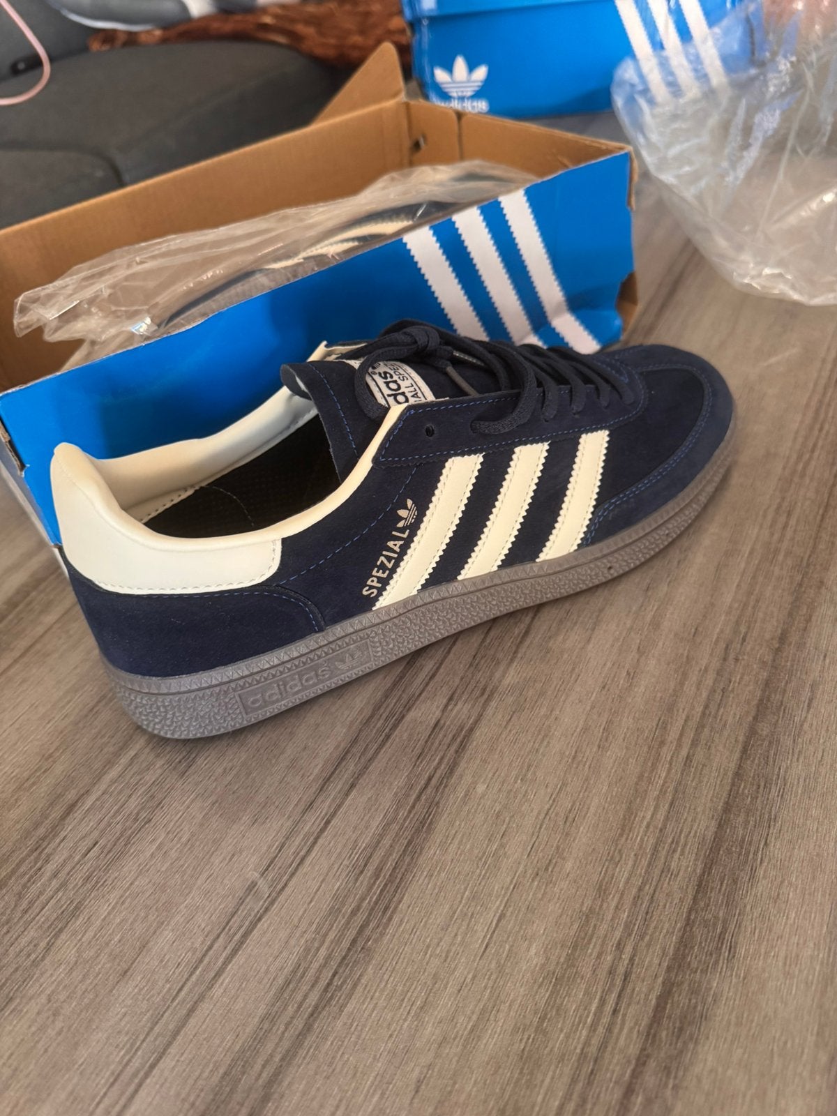 Adidas Classics Nieuw (EU 43,5), Ophalen, Schoentjes, Jongetje of Meisje, Nieuw