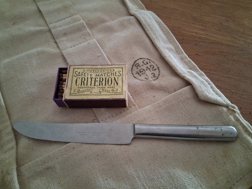 WW2 British cutlery knife, washroll and matches, Ophalen of Verzenden, Landmacht, Engeland, Overige typen