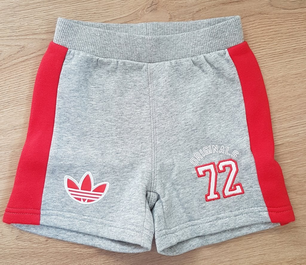 Adidas short grijs/rood maat 80 *NIEUW* (0561) a, Kinderen en Baby's, Babykleding | Maat 80, Adidas, Broekje, Nieuw, Ophalen of Verzenden