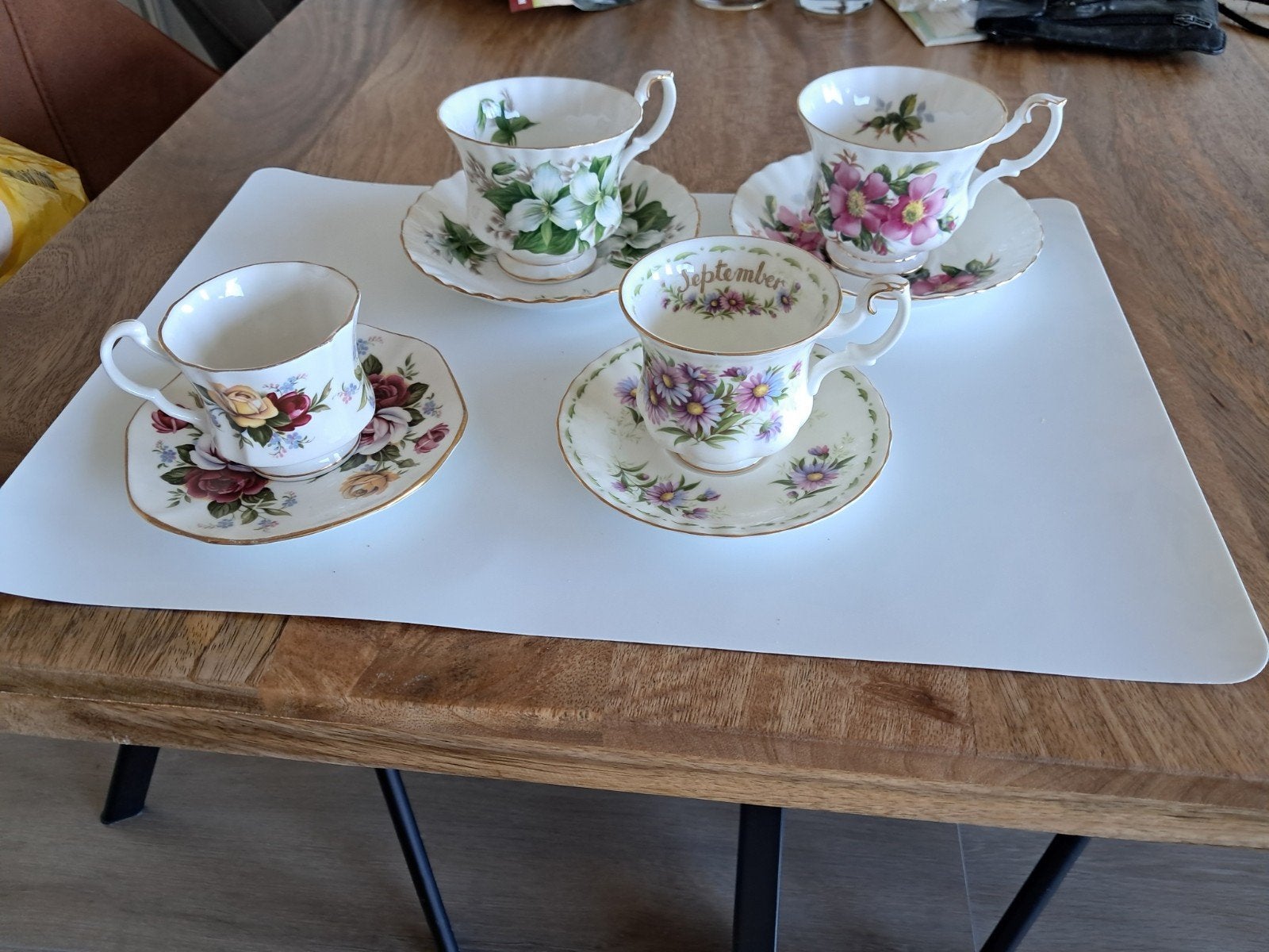 4 royal albert kop en schotels, Ophalen