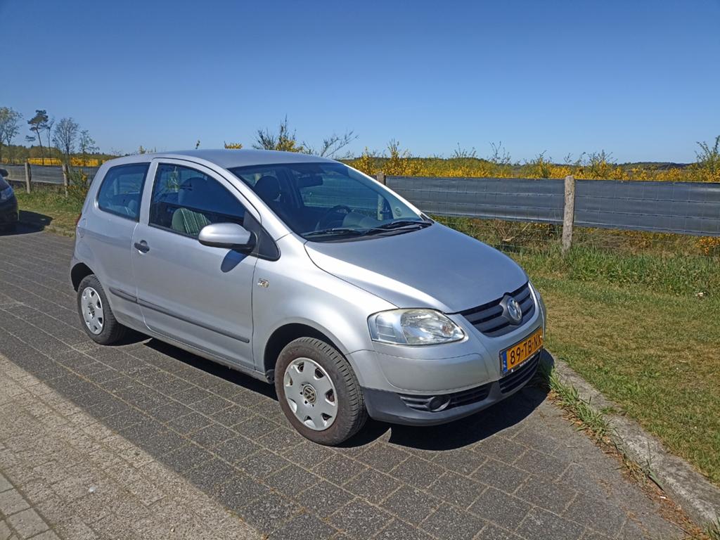 Volkswagen Fox 1.2 40KW 2006 Grijs, Auto's, Voorwielaandrijving, 4 stoelen, 1198 cc, 973 kg