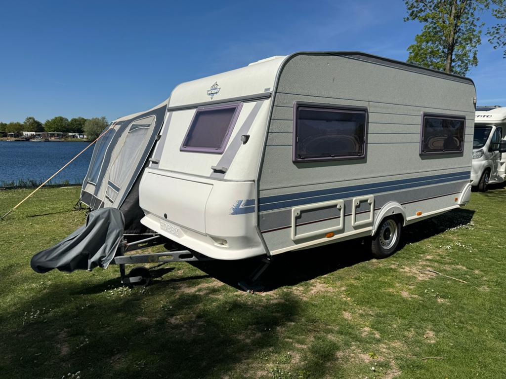 Hobby 440 caravan met voortent - Ideaal voor gezinsvakanties, Caravans en Kamperen, Omvormbare zithoek, Hobby, Particulier, Ringverwarming