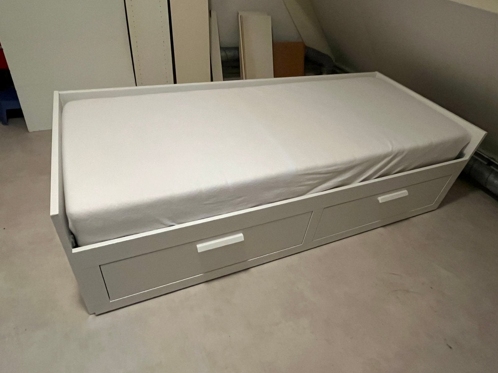 Uitschuifbaar bed, Brimnes IKEA, met matrassen, Ophalen, Wit, Tweepersoons, Zo goed als nieuw
