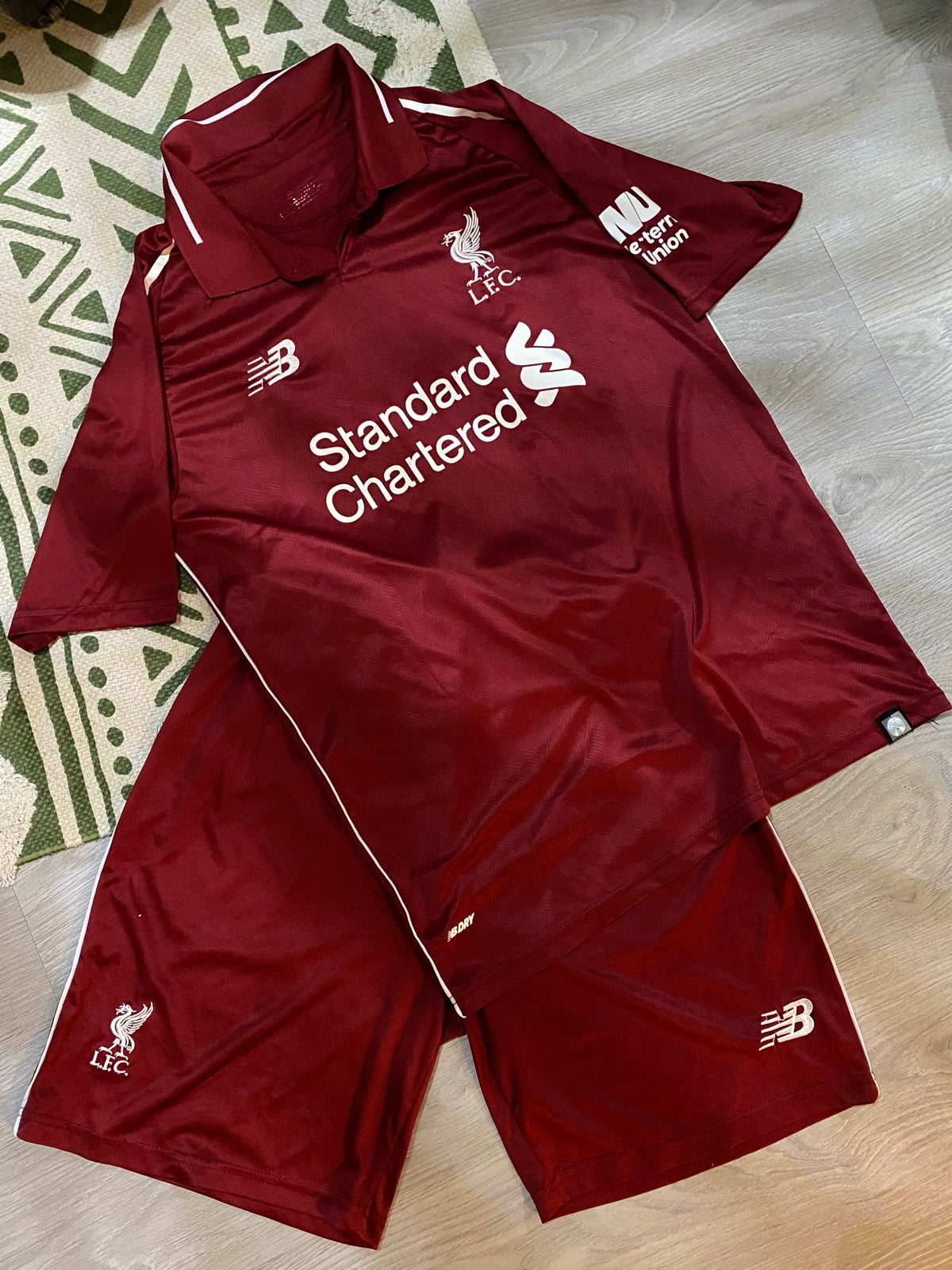 Liverpool Voetbalset Maat M - Shirt en Broek, Maat M, Ophalen of Verzenden, Gebruikt, Set