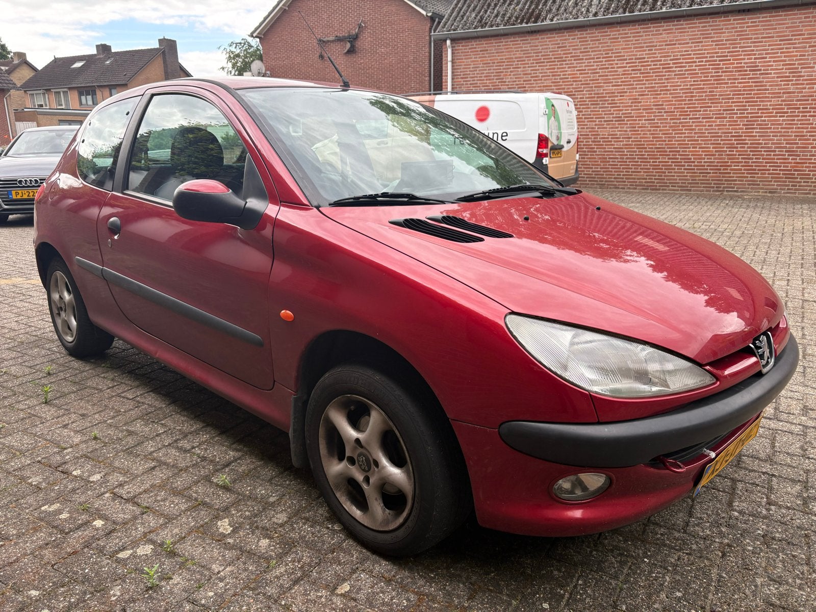 Peugeot 206 1.1 XN 3D 1999 Rood, Auto's, Voorwielaandrijving, 31 €/maand, 4 cilinders, Origineel Nederlands