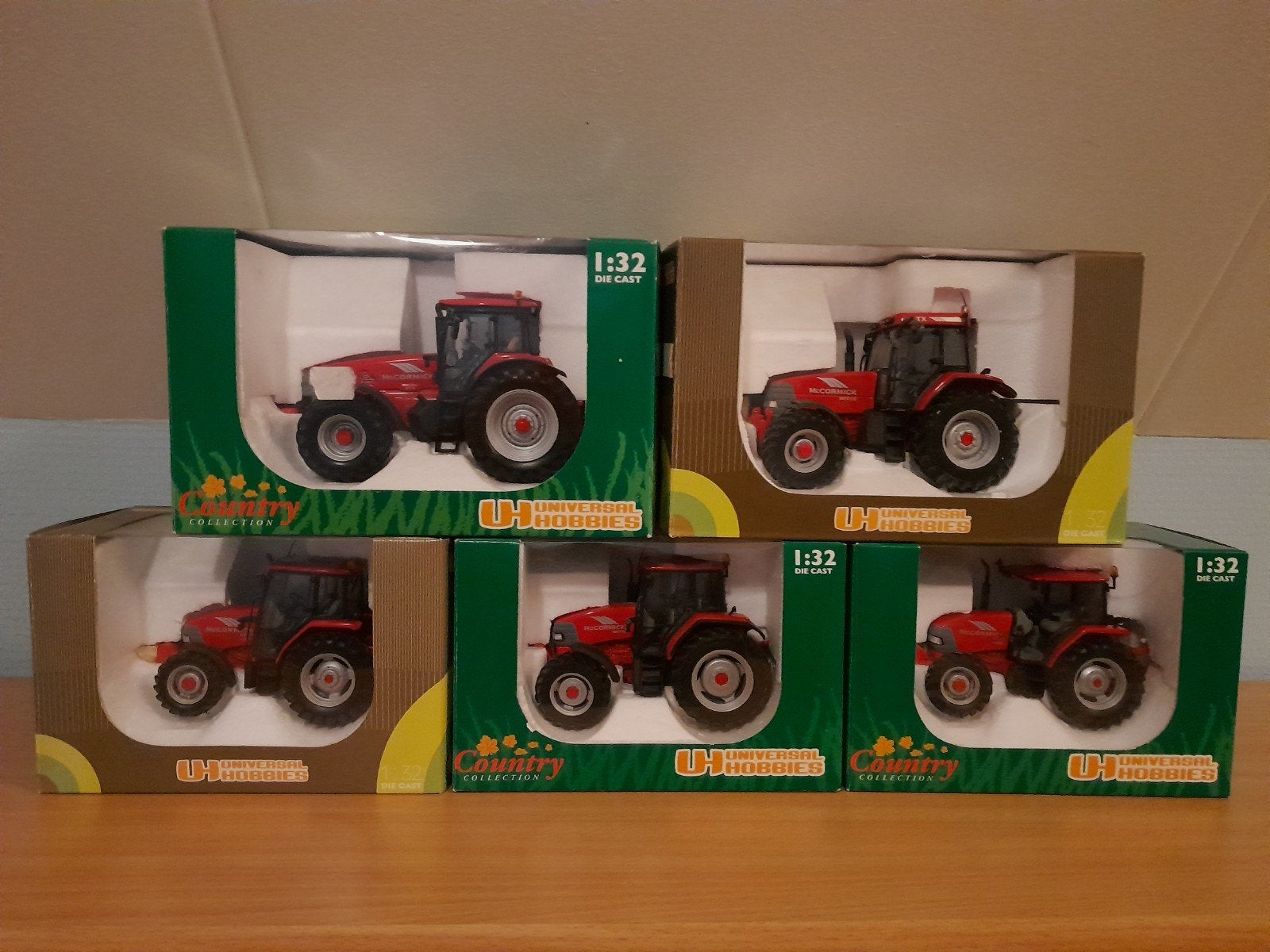 MC Cormick trekkers, Ophalen of Verzenden, Zo goed als nieuw, Tractor of Landbouw, Universal Hobbies
