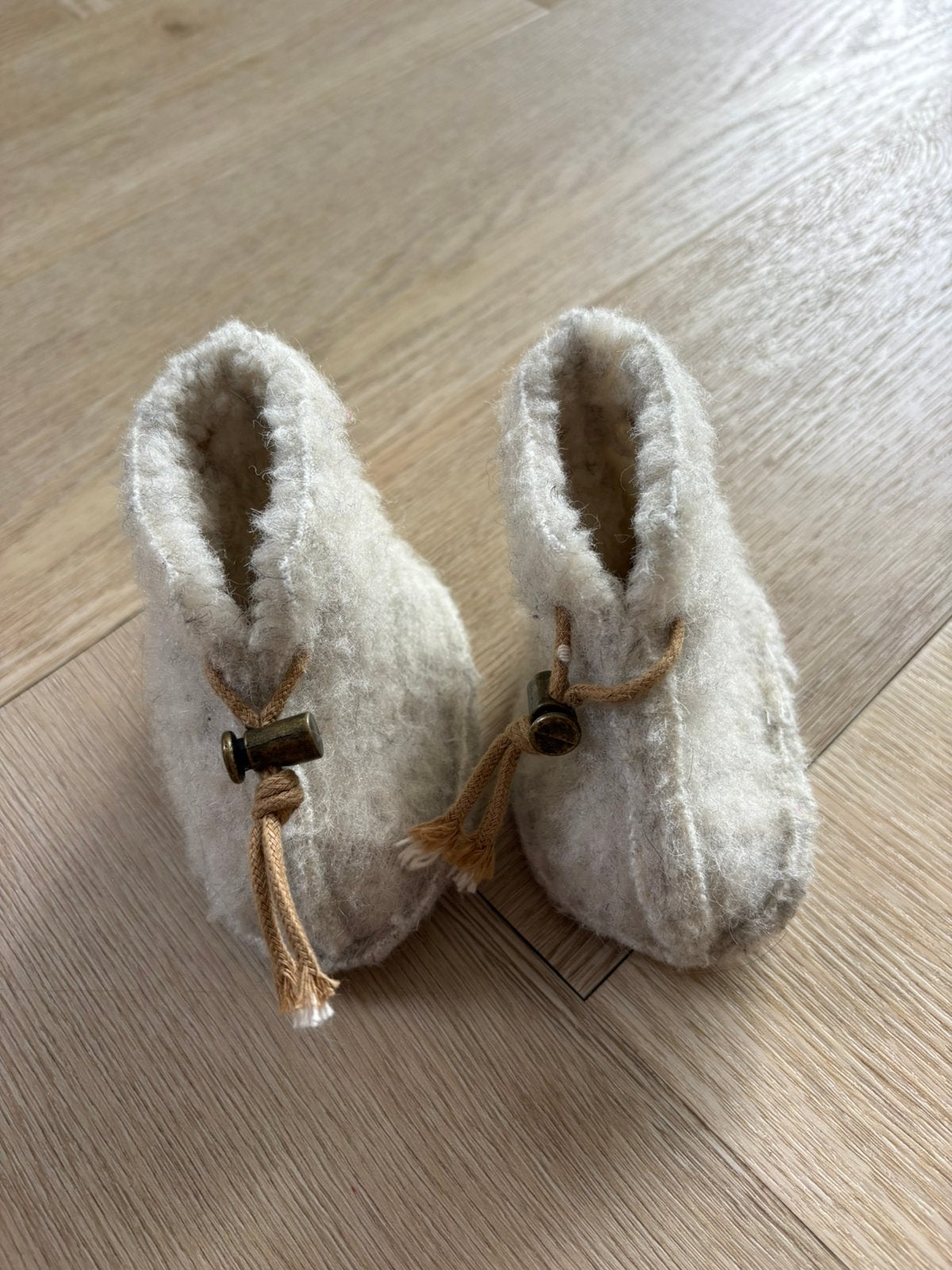 Alwero wollen slofjes baby 0-6 maanden, Ophalen of Verzenden, Zo goed als nieuw, Jongetje of Meisje, Slofjes