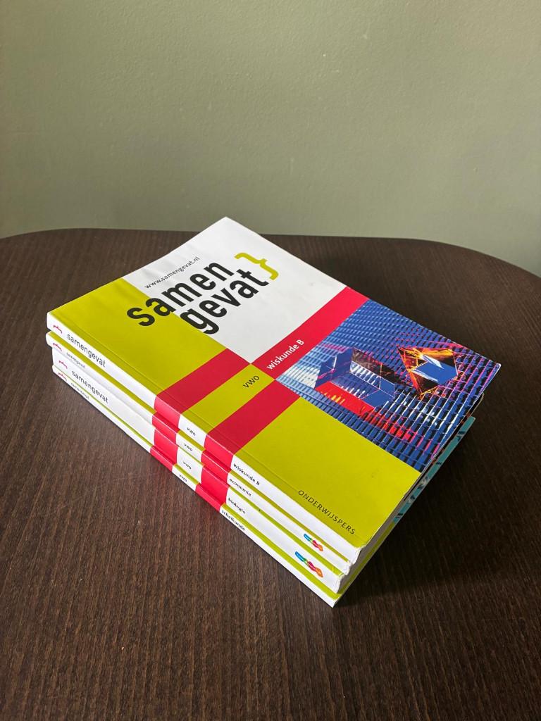 Samengevat VWO (Biologie, Scheikunde, Wiskunde B, Economie), Boeken, Schoolboeken, Ophalen of Verzenden, Zo goed als nieuw, VWO