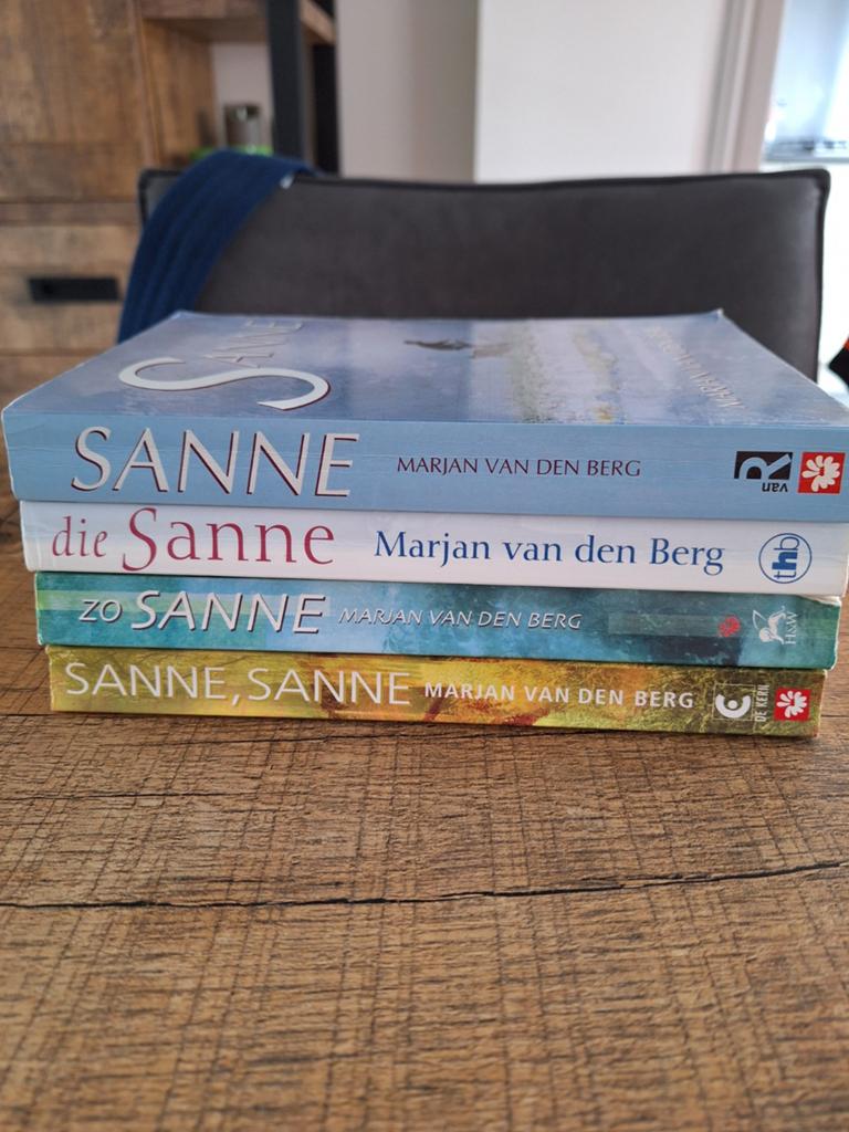 Boeken van Sanne. €5 per stuk of €17.50 alle 4, Ophalen of Verzenden, Zo goed als nieuw