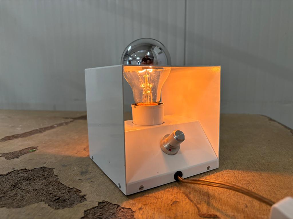 Vintage Cubo Tafellamp Wit Jaren '70 – Space Age, Ophalen of Verzenden, Gebruikt, Metaal