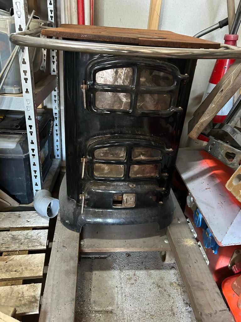 Antieke Houtkachel met Kookplaat - Zwart Gietijzer, Huis en Inrichting, Kachels, Ophalen, Gebruikt, Houtkachel, Vrijstaand
