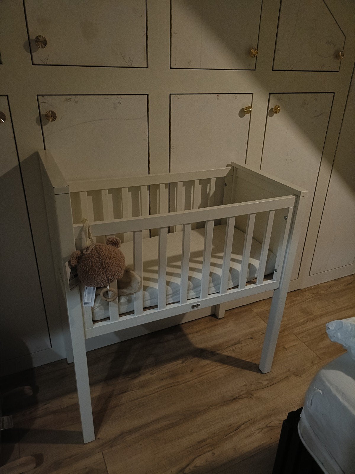 Wit houten wiegje met matrasje, Kinderen en Baby's, Ophalen, Gebruikt, Wieg