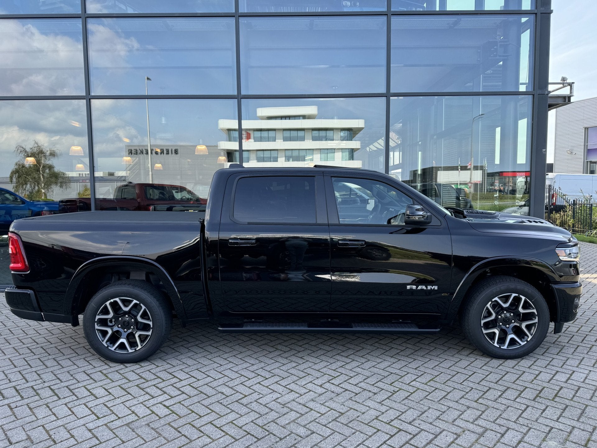 Dodge Ram 1500 Laramie Sport Hurricane 3 jaar garantie | Pan, Auto's, Dodge, Automaat, 2993 cc, 2327 kg, Zwart