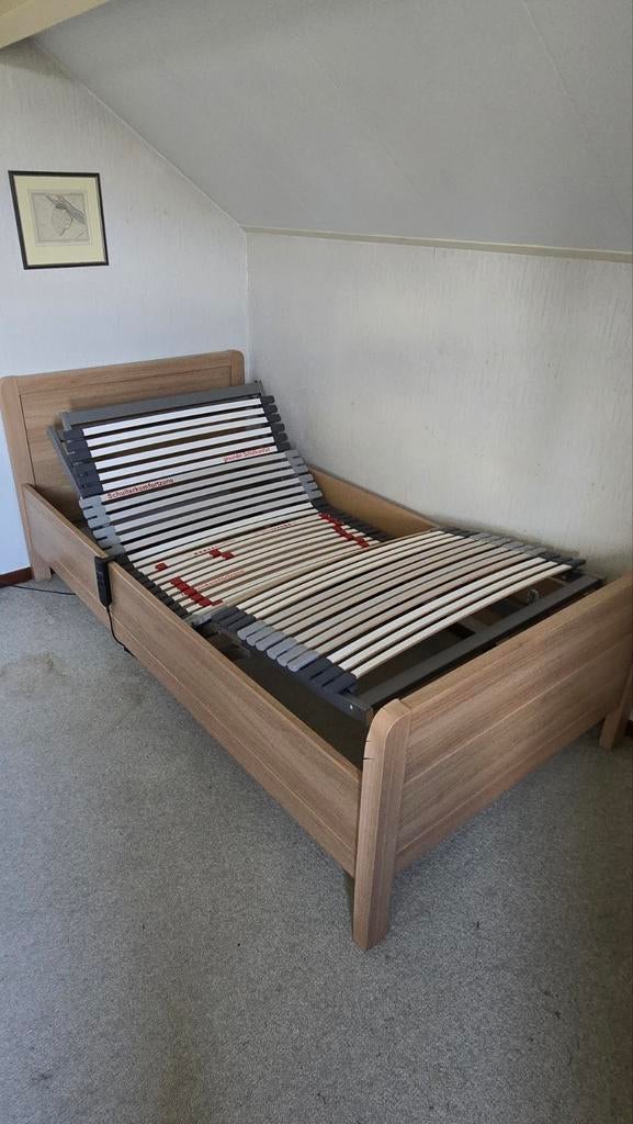 Bed elektrische lattenbodem 200x100cm werkt uitstekend, Ophalen, Eenpersoons, Bruin, Zo goed als nieuw
