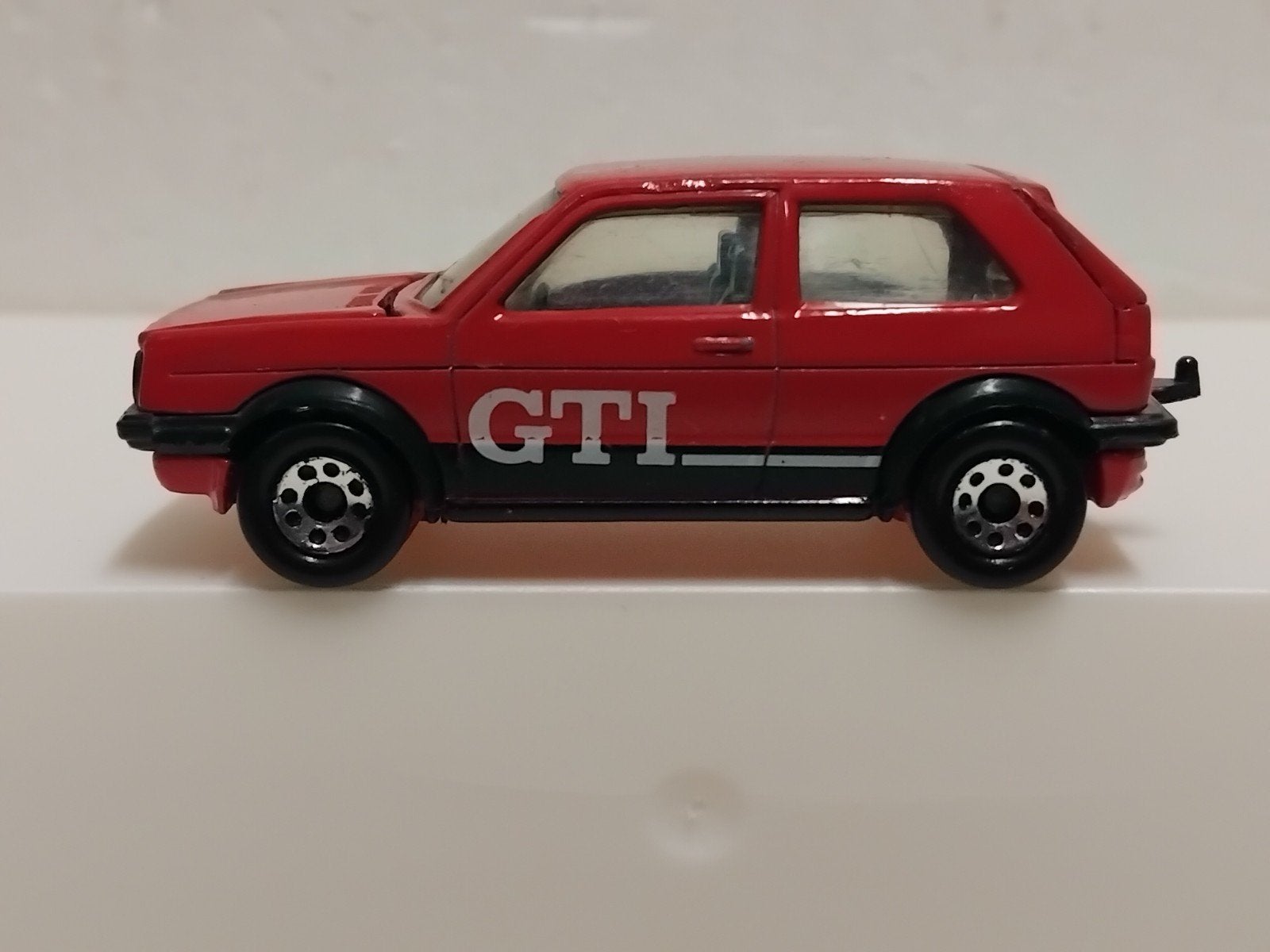 Matchbox Volkswagen Golf GTI rood 3INCH, Ophalen of Verzenden, Zo goed als nieuw, Auto, Matchbox