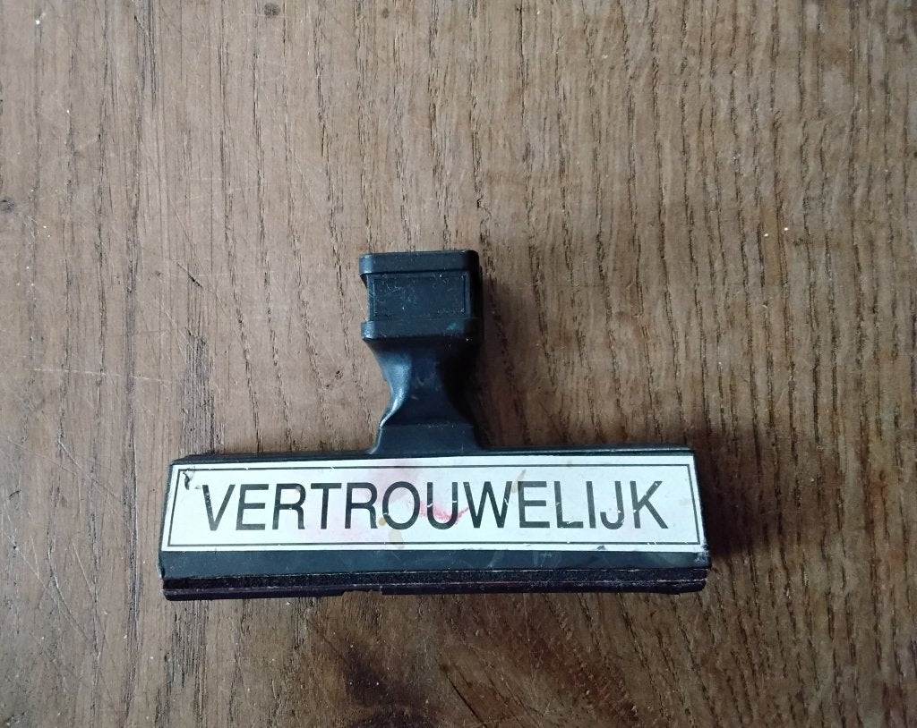 Vintage bakelieten kantoorstempel met tekst: VERTROUWELIJK, Ophalen of Verzenden, Gebruikt