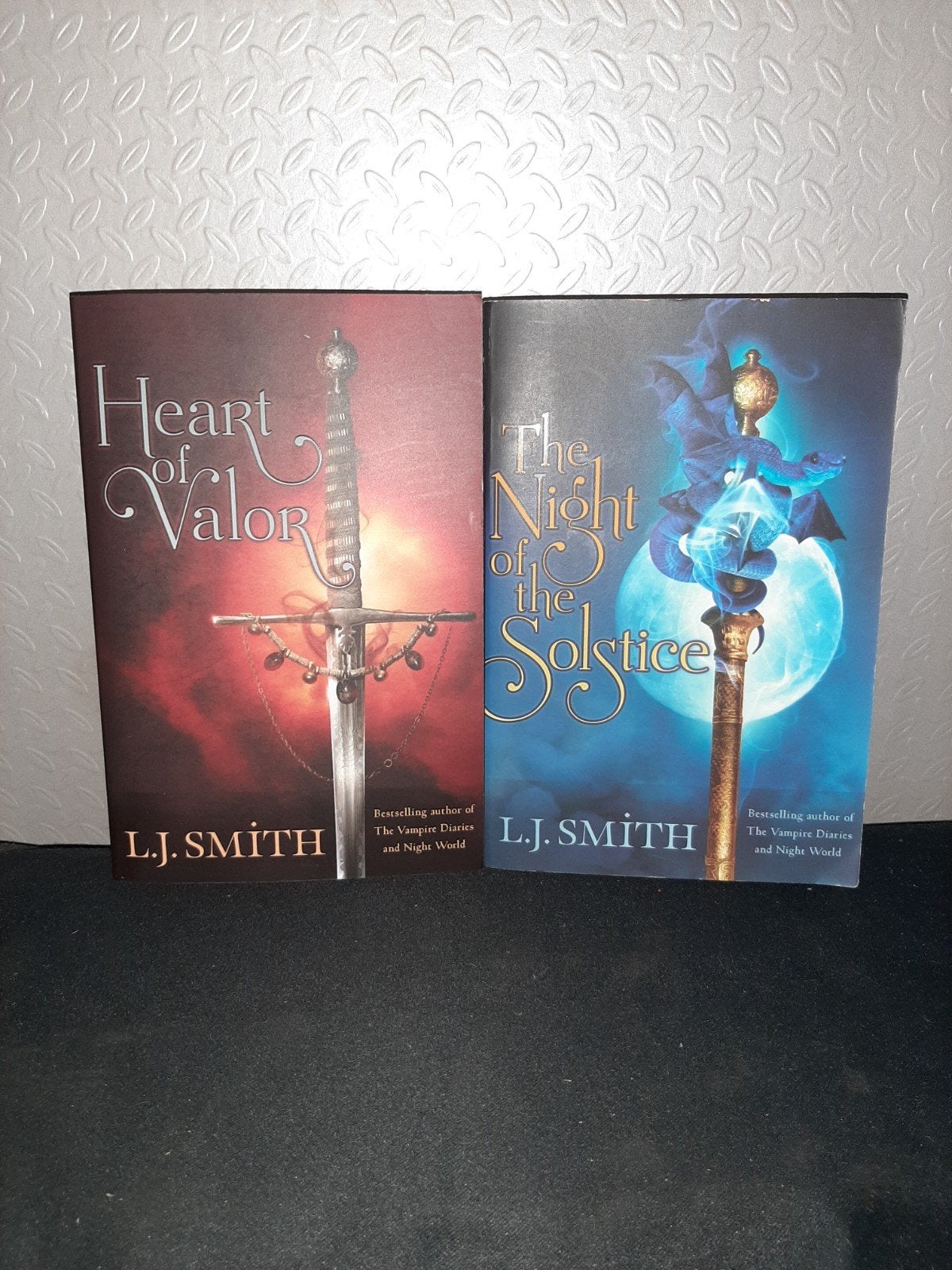 L.J. Smith - Heart of Valor & The Night of the Solstice, Ophalen of Verzenden, Zo goed als nieuw