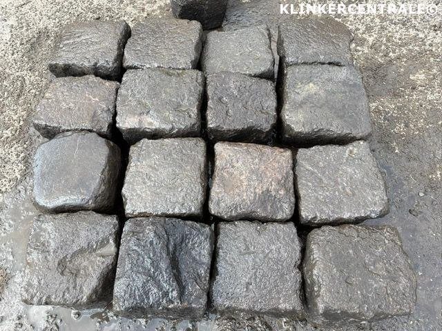 300m2 natuursteen keien basaltlava ca. 15x15x14cm kinderkopp