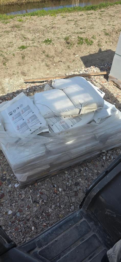 24 zakken Makz kim mortel op pallet, Ophalen