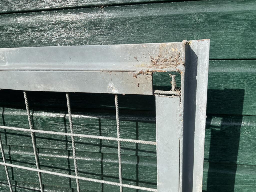 Metalen vreemwerk voor vijver( gegalvaniseerd ijzer) 3 st, Ophalen of Verzenden, Gebruikt