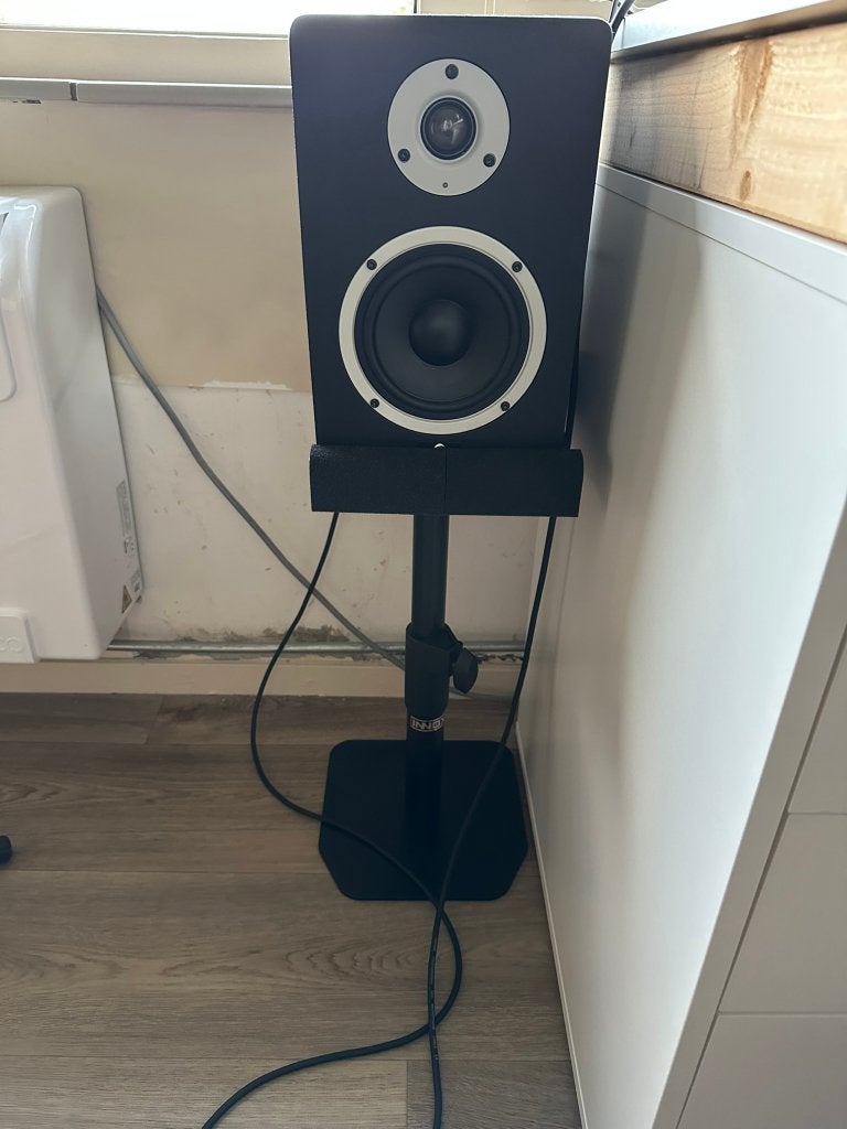 Devine studiomonitor 2 stuks, Studiomonitor, Inclusief kabels, Zo goed als nieuw, Minder dan 60 watt