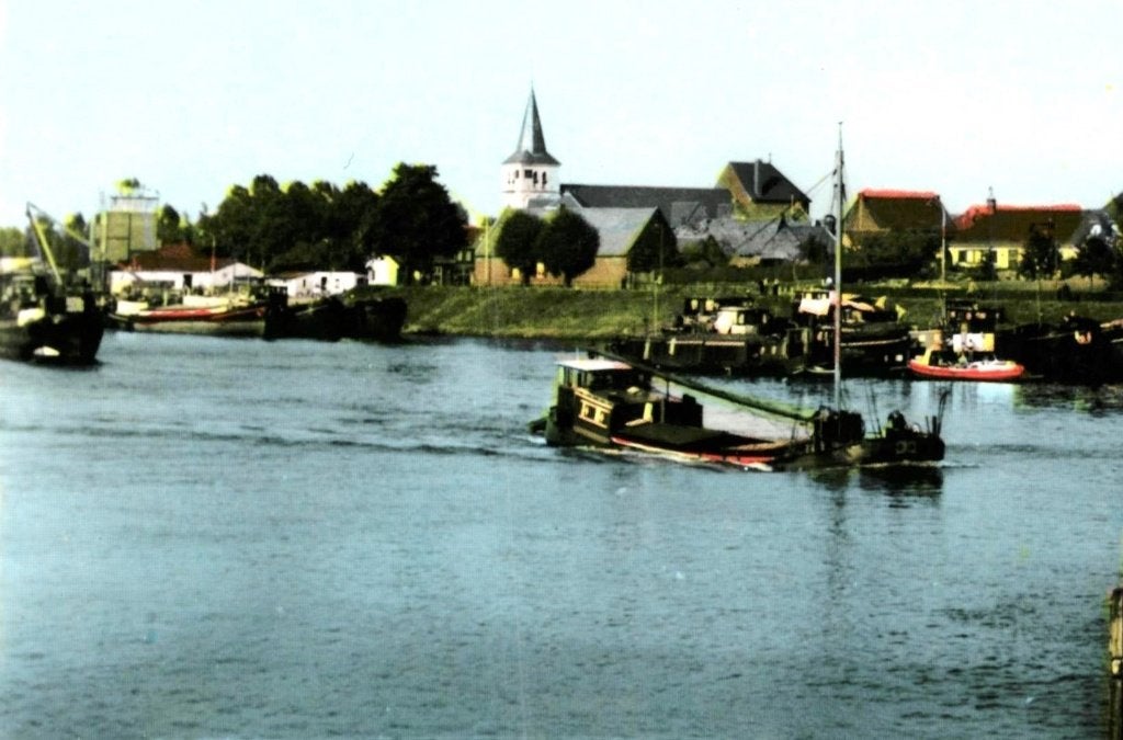 969064	Maasbracht	Limburg	1961 Haven Binnenvaartschip	schip, Ophalen of Verzenden, 1960 tot 1980, Ongelopen, Limburg