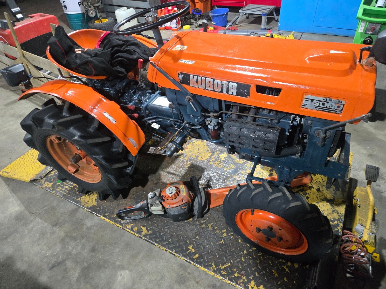 kubota b6000 4 wieldrive met frees zitmaaier, Ophalen of Verzenden, Gebruikt, 50 cm of meer, Overige merken