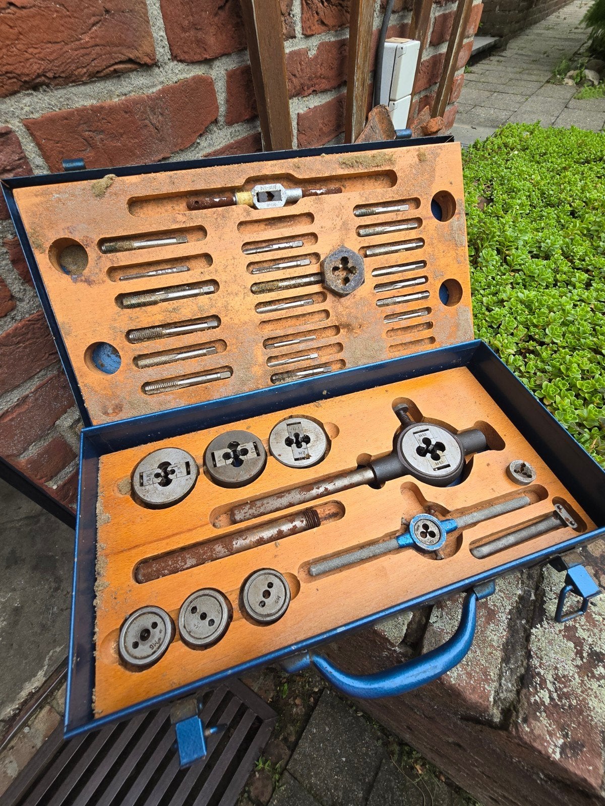 Complete Tappen en Snijplaten Set in Koffer, Ophalen, Gebruikt