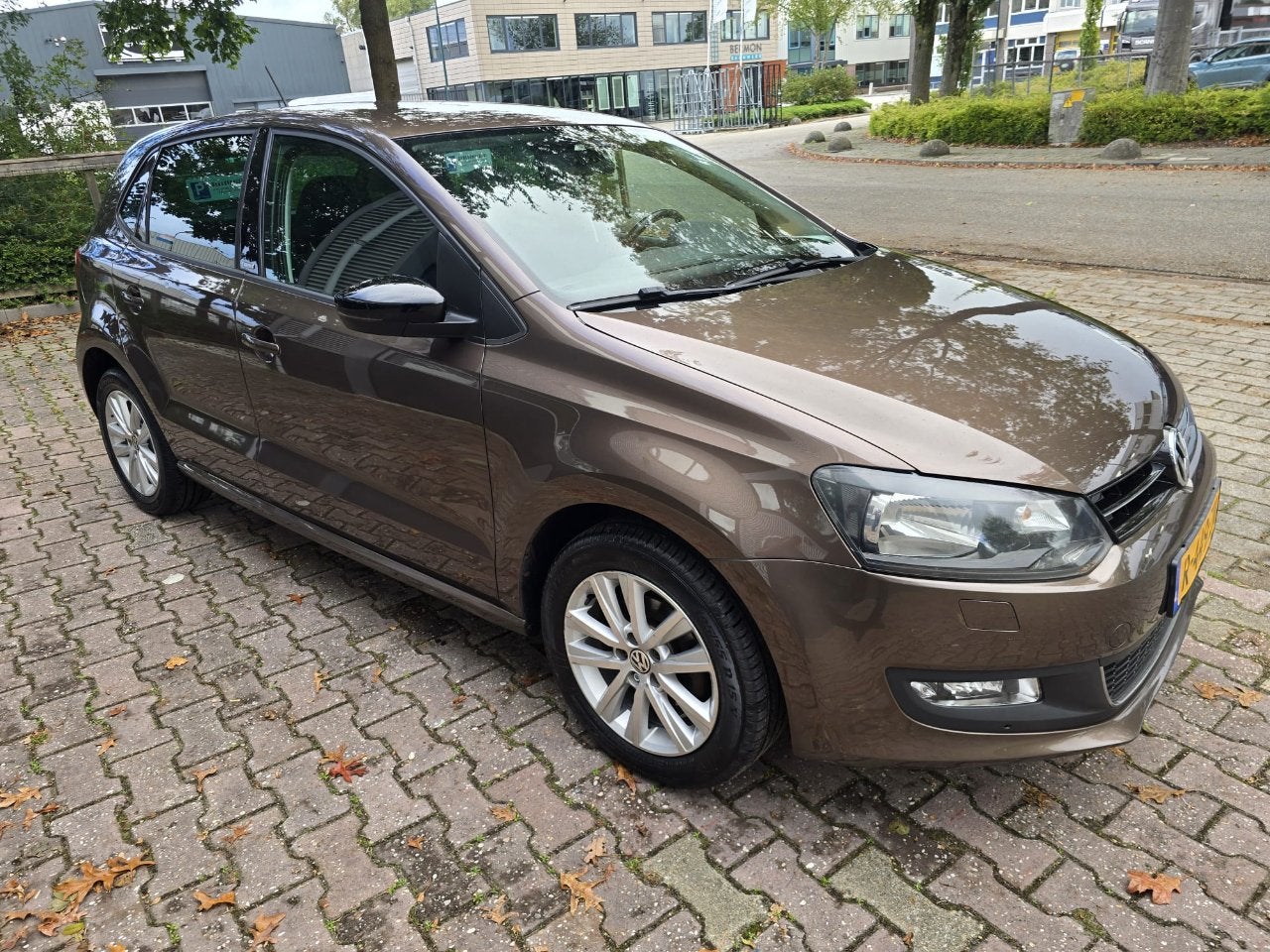 Volkswagen Polo 1.2 STYLE AIRCO CAMERA (bj 2011), Electronic Stability Program (ESP), 967 kg, Bruin, 60 pk