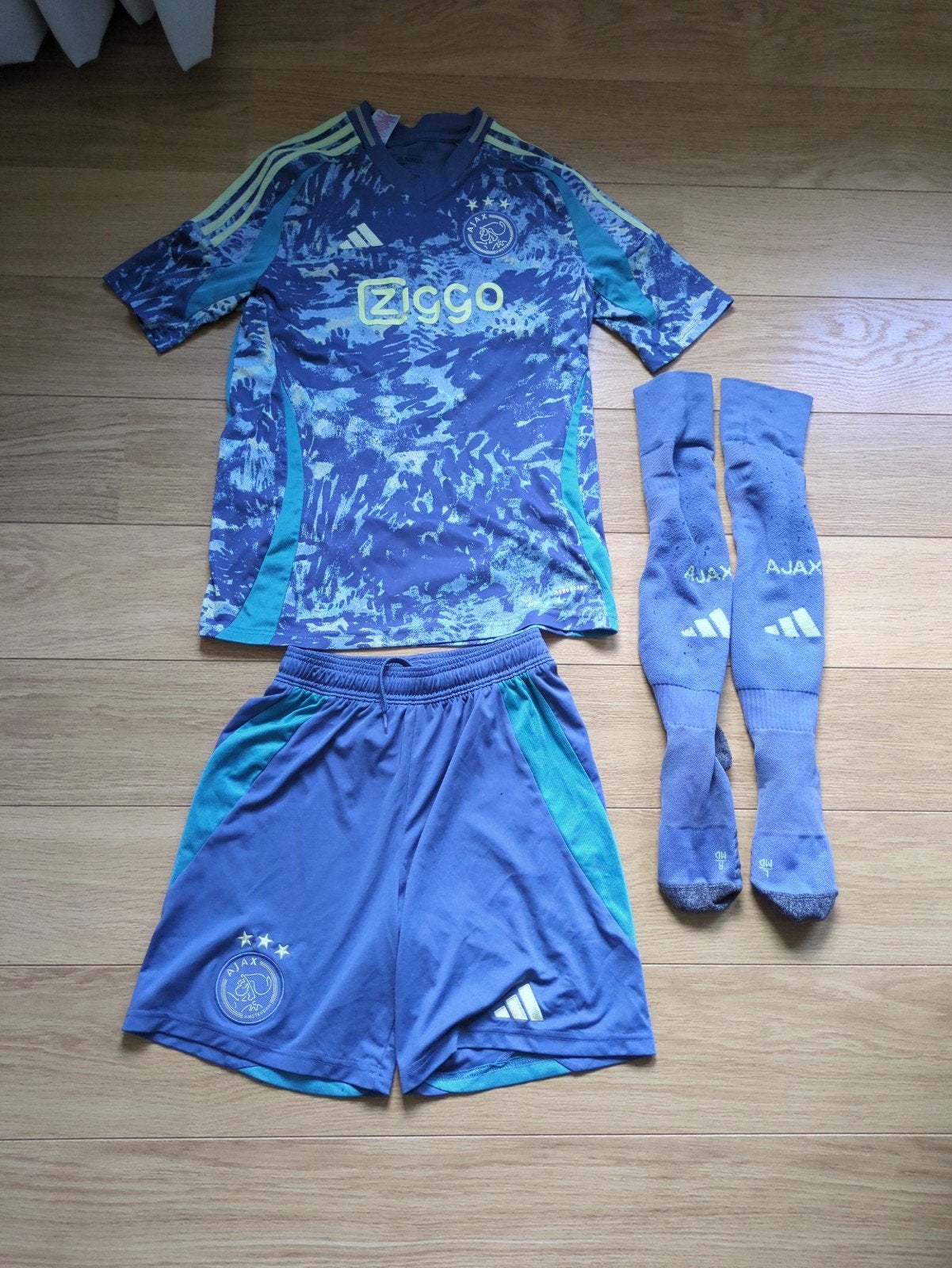 voetbaltenue Ajax maar 176, Maat XS of kleiner, Ophalen of Verzenden