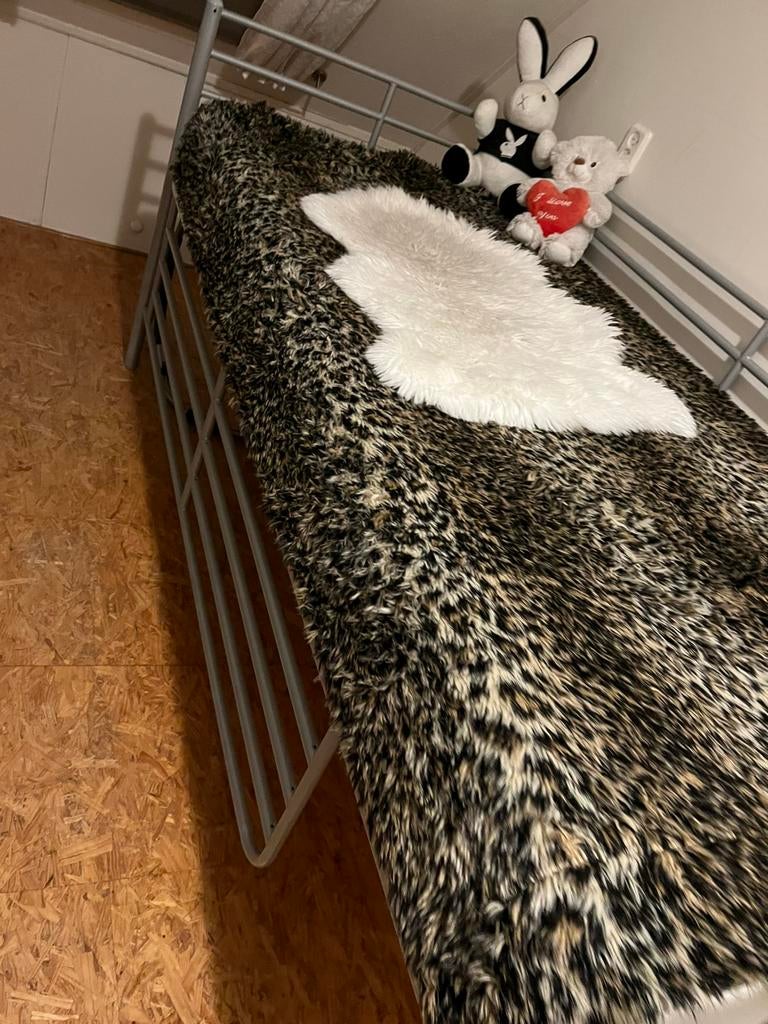 mat grijs metaal bed 90x200cm., Ophalen, 90 cm, Eenpersoons, Zo goed als nieuw
