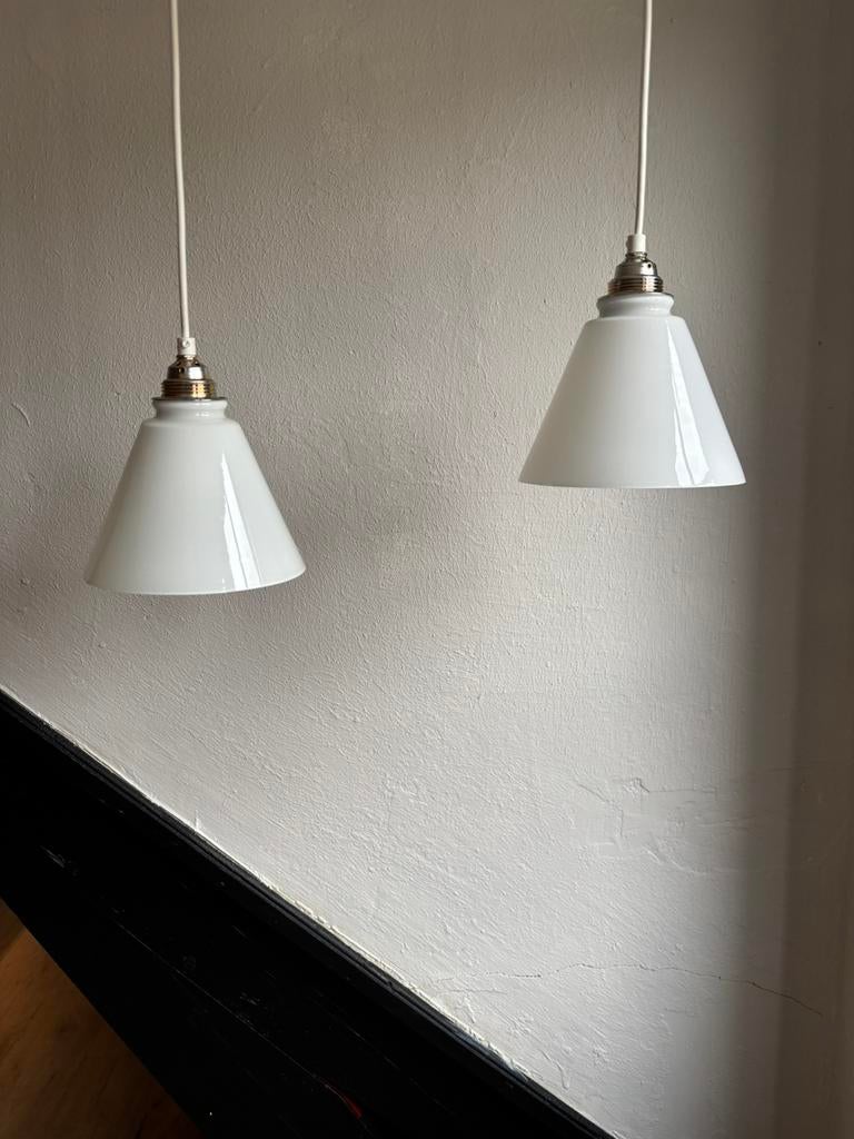 Set 2 vintage melkglas driehoek glazen opaline hanglamp wit, Huis en Inrichting, Lampen | Hanglampen, Ophalen of Verzenden, Zo goed als nieuw