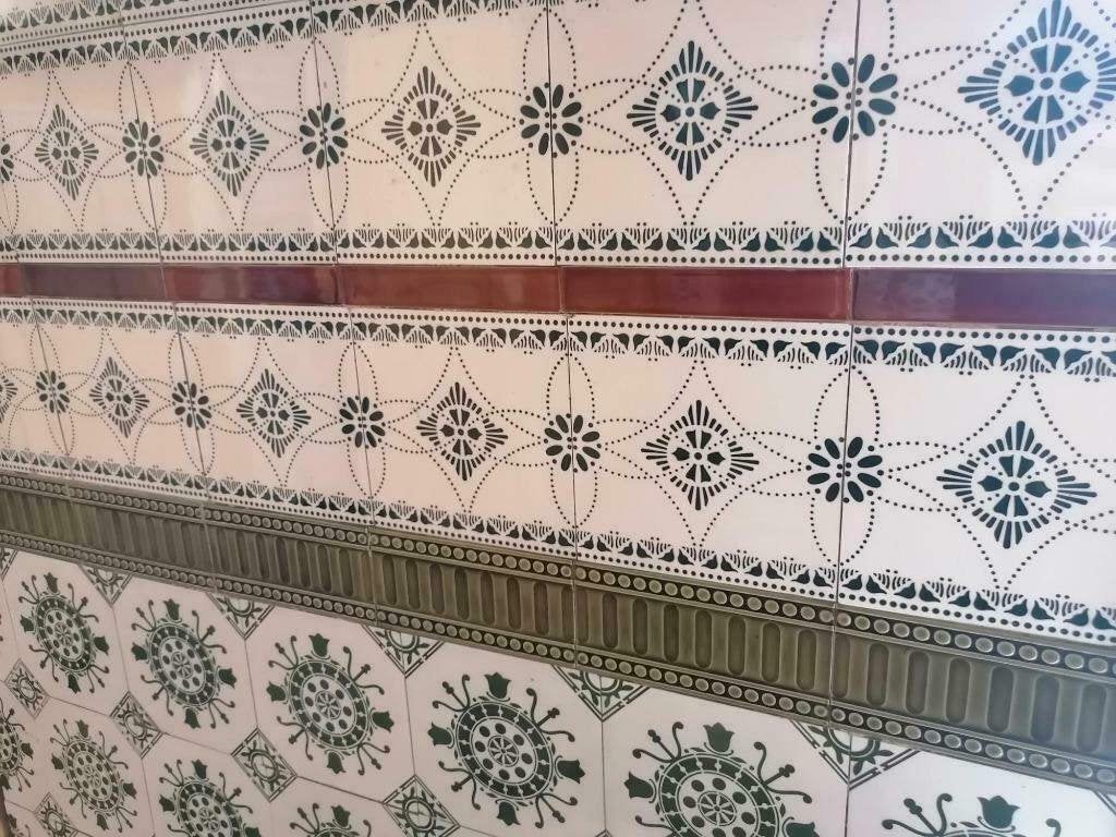 oude gebruikte wand-en vloertegels